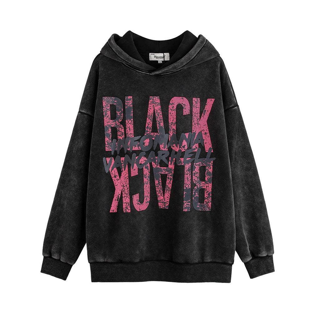 Felpa con cappuccio Valstrend con lettere distressate stampate in velluto imbottito, stile casual e alla moda.