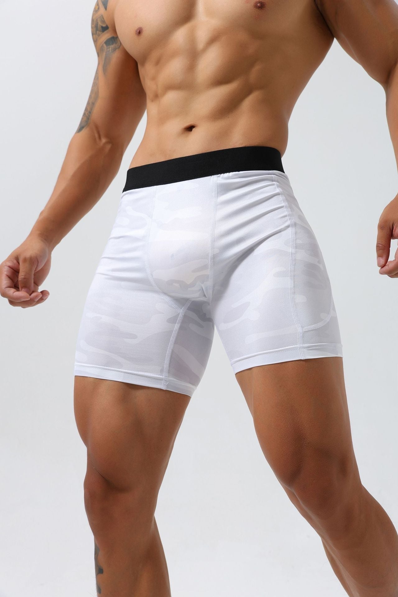 Shorts fitness da uomo Valstrend, tight e leggeri, ideali per corsa e allenamenti, con tessuto rapido asciugatura.