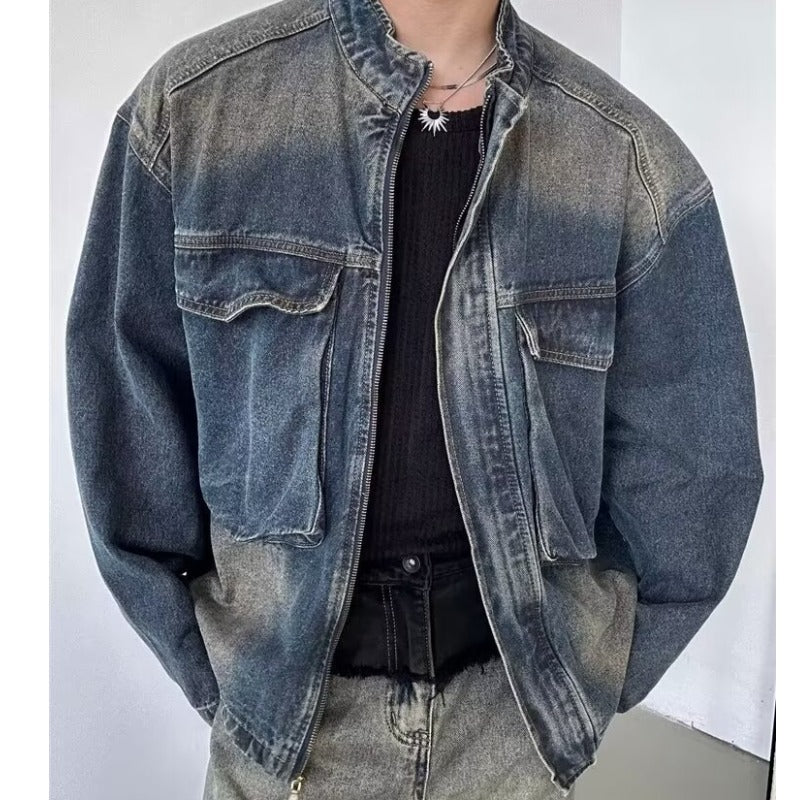 Giacca in denim oversized Valstrend con tasche grandi, colletto stand-up e stile retrò.