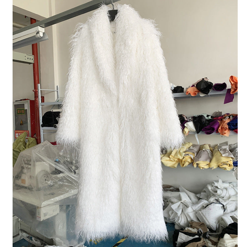 Pelliccia da donna in pelle invernale Valstrend, cappotto elegante con collo in pelliccia, stile moda inverno.