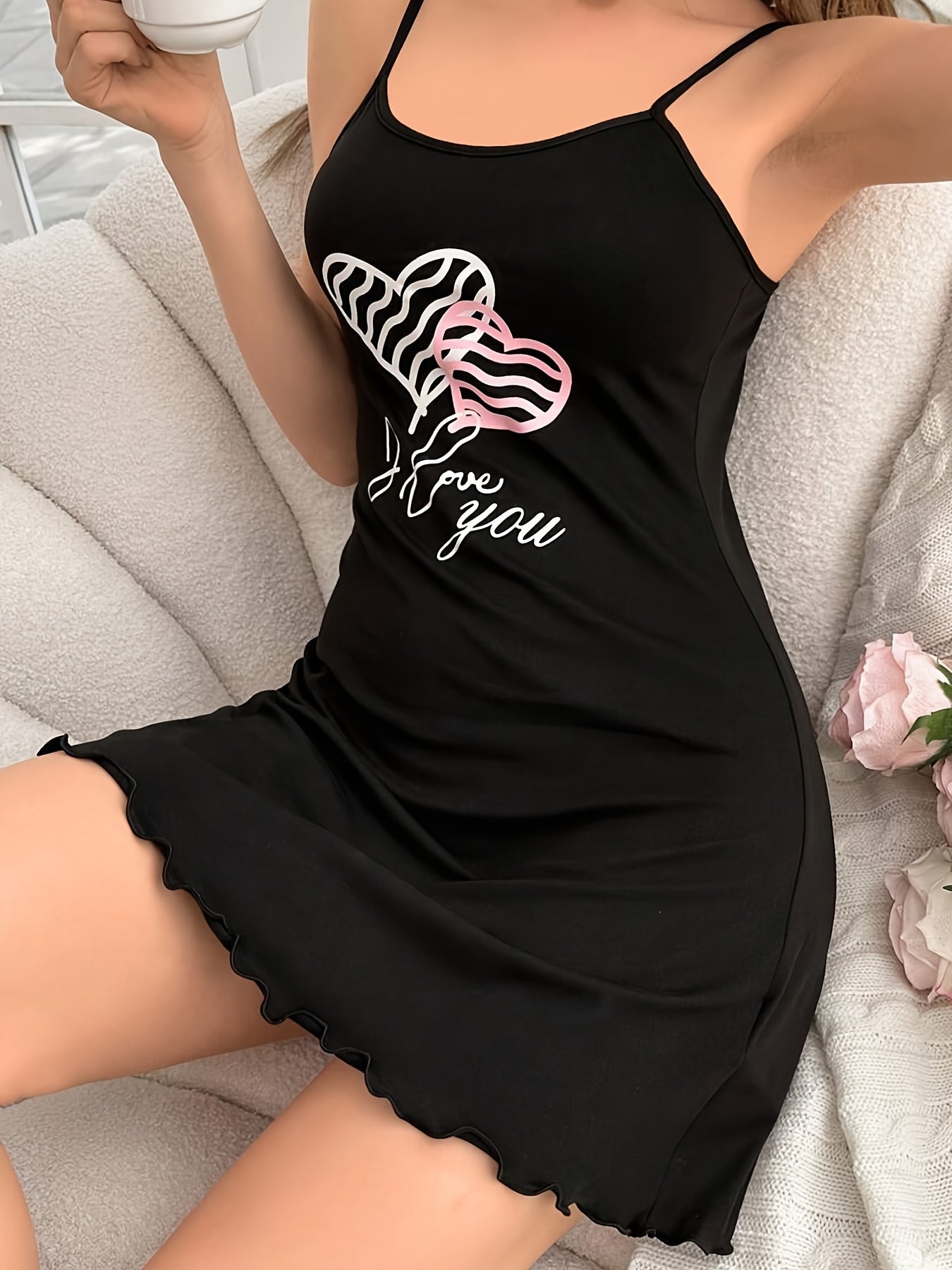 Camicia da notte donna Valstrend con stampa cuore e lettere, morbida, elastica, stile casual, orlo a rana, tessuto non trasparente.