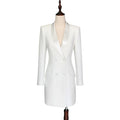 Completo da donna Valstrend, giacca e gonna di moda, con stile elegante e tessuto di alta qualità, visualizzato in dettaglio.