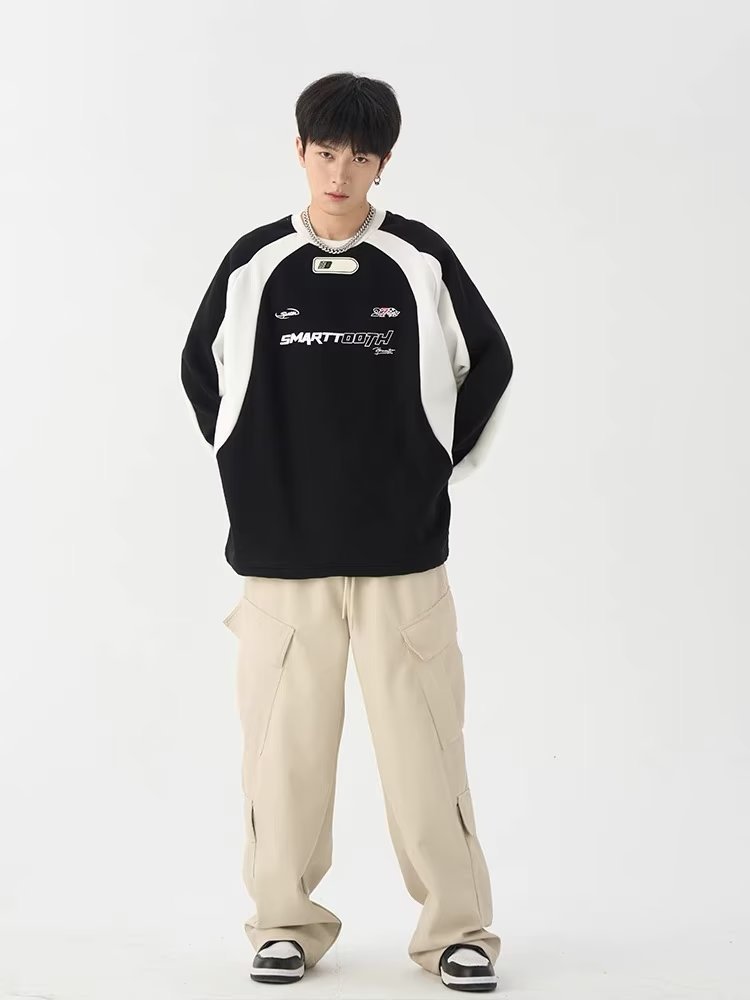 Maglione donna stile retrò con collo rotondo americano, marca Valstrend, in morbido tessuto, colore beige, vista frontale.
