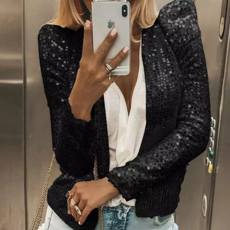 Giacca corta casual da donna Valstrend con blocchi di colori e paillettes, stile alla moda e dettagli luminosi.