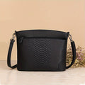 Borsa a tracolla in vera pelle con motivo coccodrillo, chiusura con zip, tracolla removibile e interno in poliestere, capiente per donna.