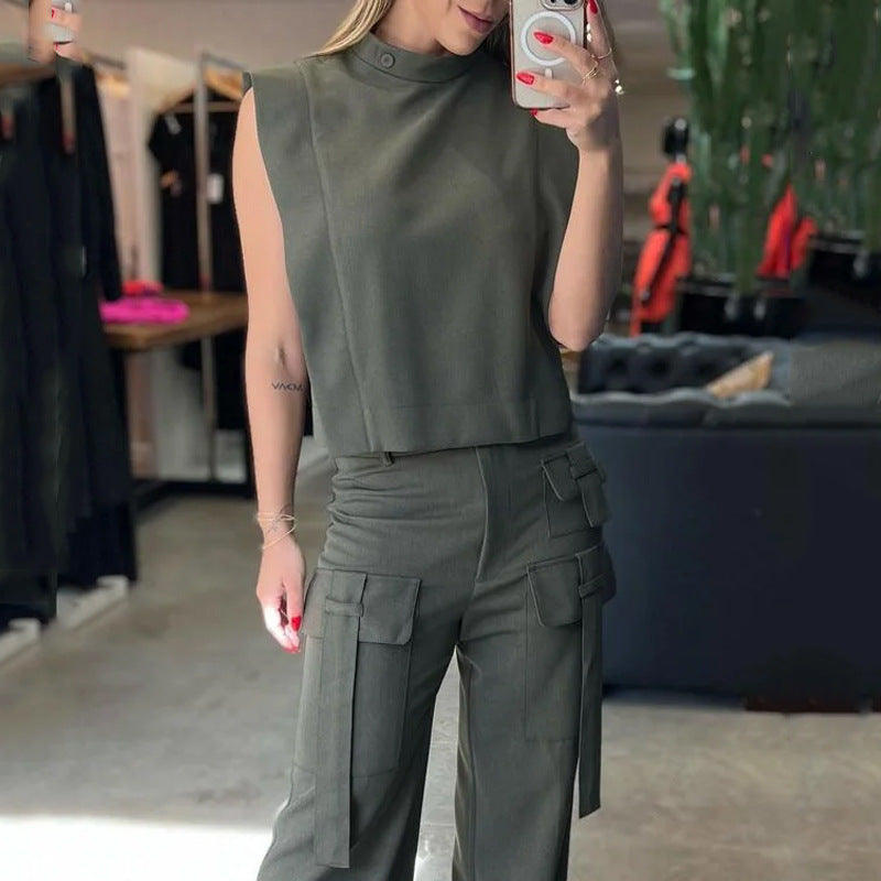 Salopette donna a vita alta e gamba larga Valstrend, tessuto leggero con dettagli eleganti e stile moderno, indossata su una modella.