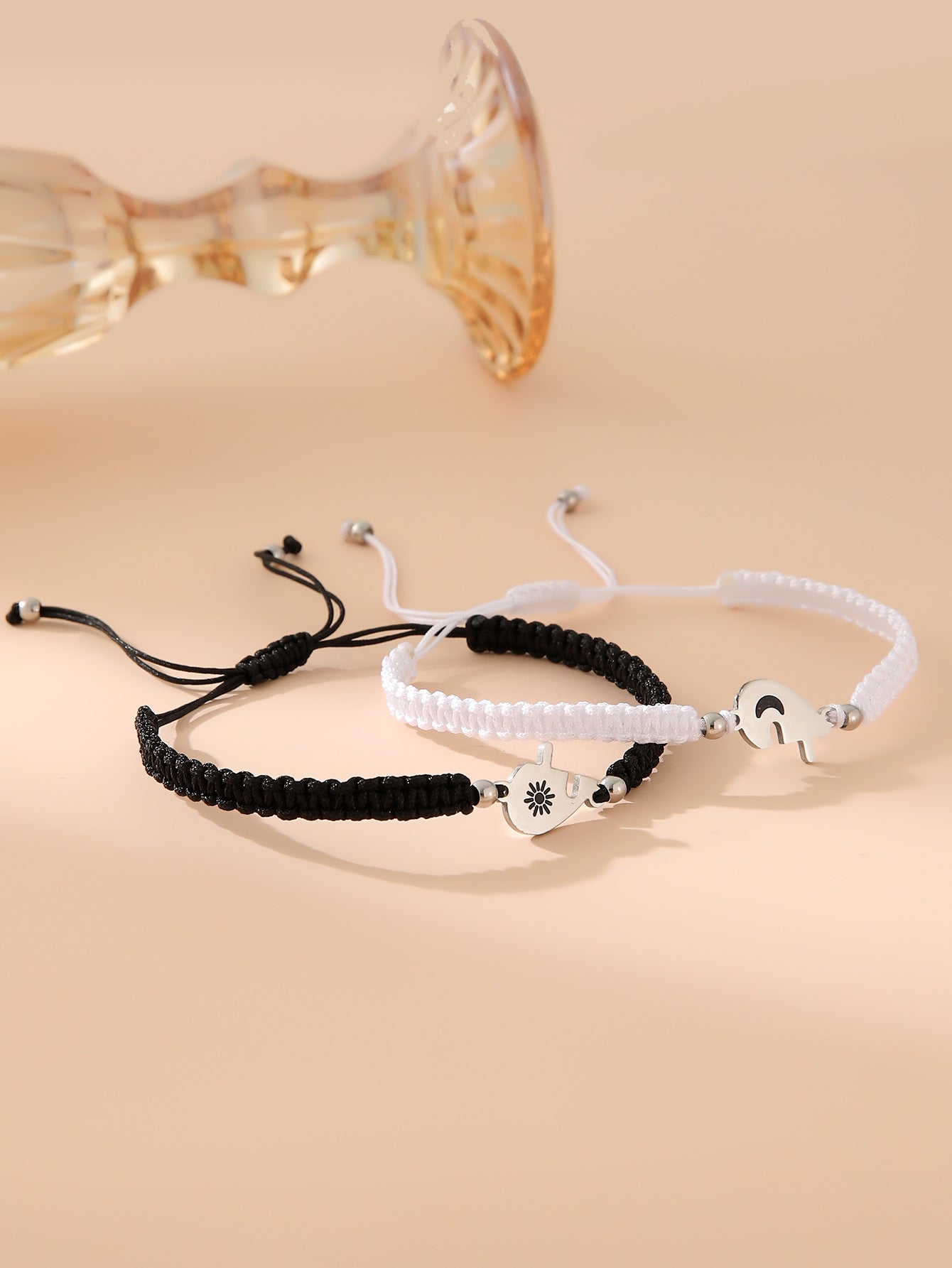 Bracciali per coppie Valstrend, in tessuto intrecciato, con simboli di sole e luna regolabili, per l'amore e l'amicizia.