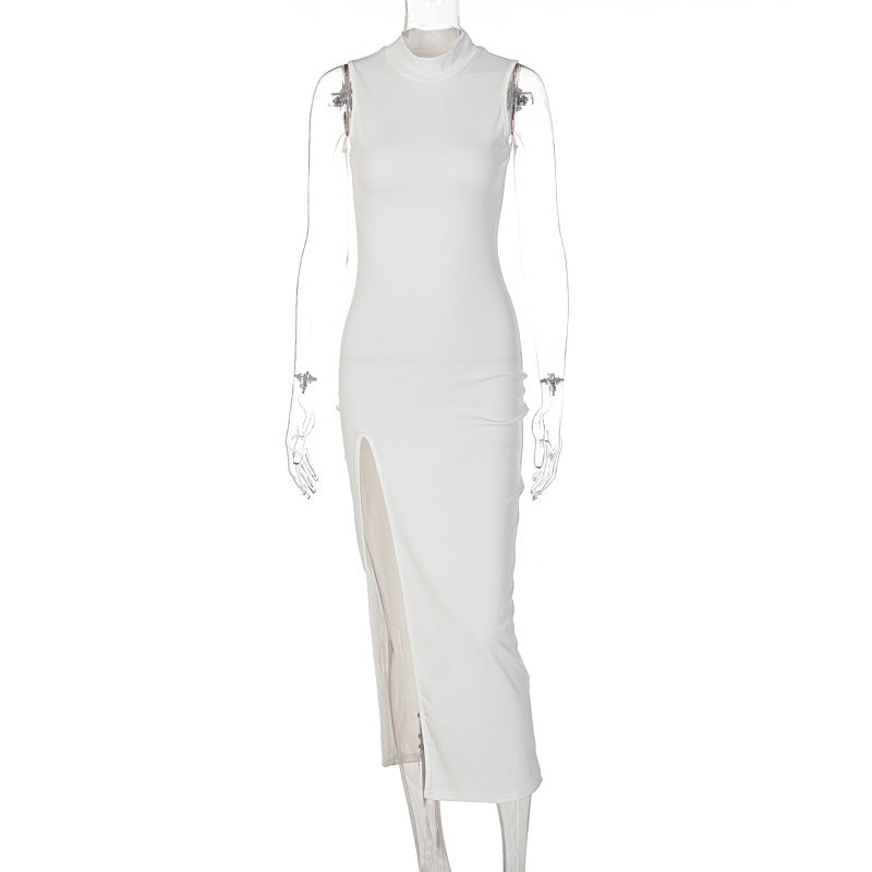 Vestito midi slim fit con scollo rotondo e spacco, moda donna Valstrend, abbigliamento elegante e femminile in tessuto morbido.