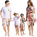 Famiglia di quattro con coppie, immagine del prodotto Valstrend Shop, ritratto di famiglia felice e unita.