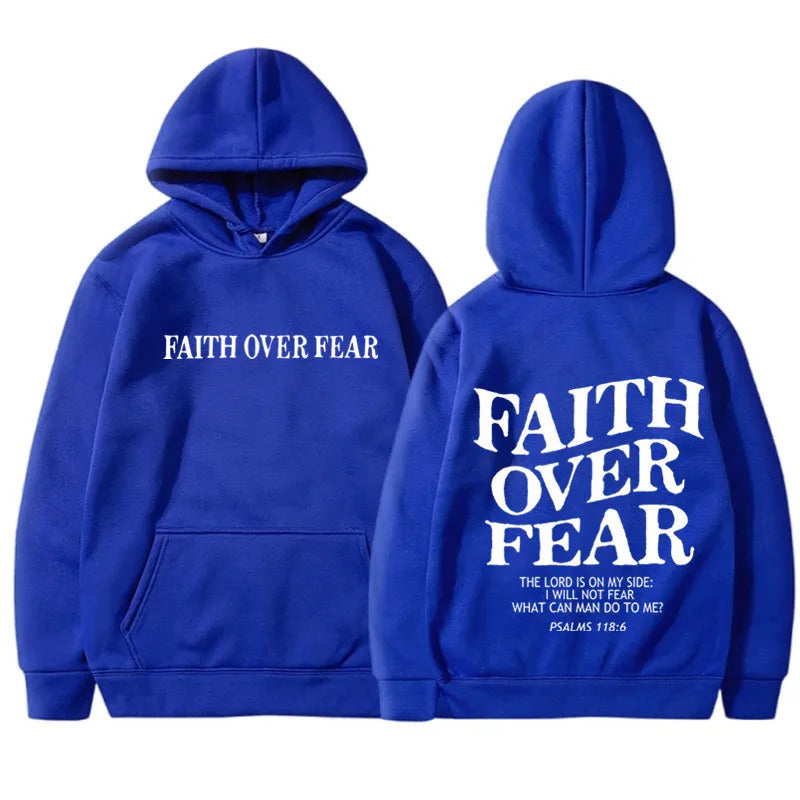 Felpa stampata unisex Valstrend con cappuccio, design grafico e dettagli colorati, indossata da un uomo e una donna.