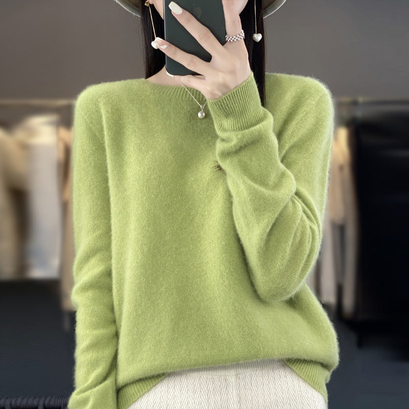 Maglione femminile in cashmere lavorato a maglia morbido e largo, colore neutro, vestibilità comoda, brand Valstrend Shop.