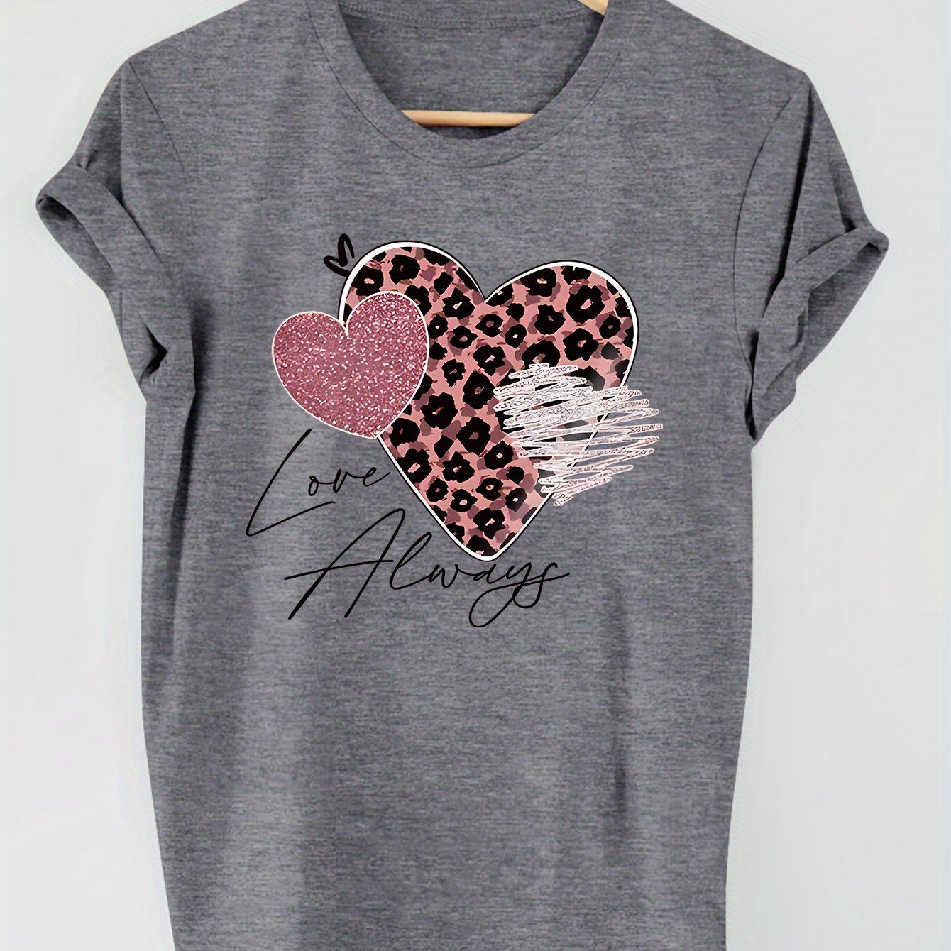Maglietta donna Valstrend con stampa a cuore, maniche corte e girocollo, top casual estivo e primaverile.