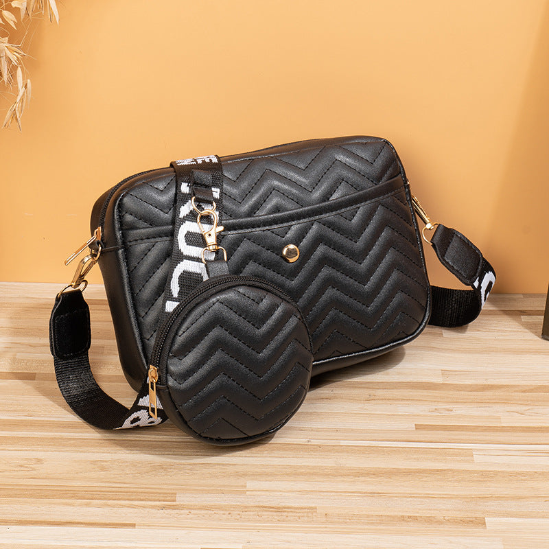 Borsa a tracolla Valstrend con motivo a onde, elegante e compatta, in tessuto resistente con dettagli colorati.