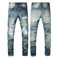 Jeans strappati colorati Valstrend shop con patch in stile retrò, dettagli di rammendi e stile vintage.