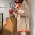 Maglione a collo a V in mohair con flocking, ideale per autunno e inverno, prodotto da Valstrend shop.
