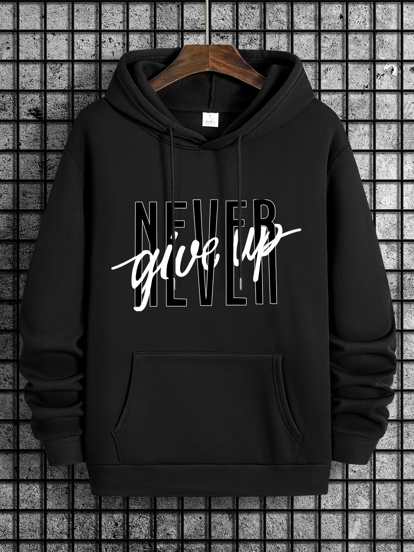 Felpa con cappuccio da uomo Valstrend, con stampa "Never Give Up", maniche lunghe, tasca frontale e cordoncino, stile casual.