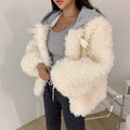 Giacca corta in pelle con cappuccio per donna, stile coreano, con maniche in lana di agnello, marca Valstrend.