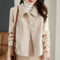 Cappotto in lana colorata per donna di piccole dimensioni, stile elegante, marca Valstrend Shop, dettaglio tessuto e vestibilità