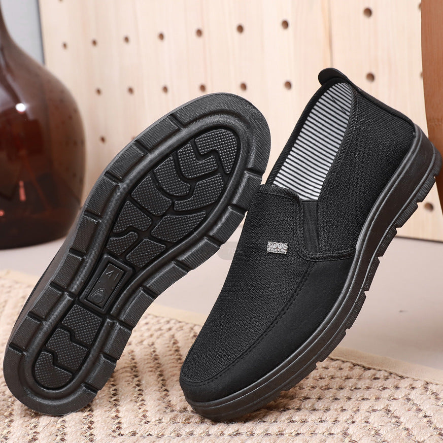 Scarpe slip-on leggere e traspiranti da uomo Valstrend, con suola antiscivolo e design comodo per anziani e uso quotidiano.
