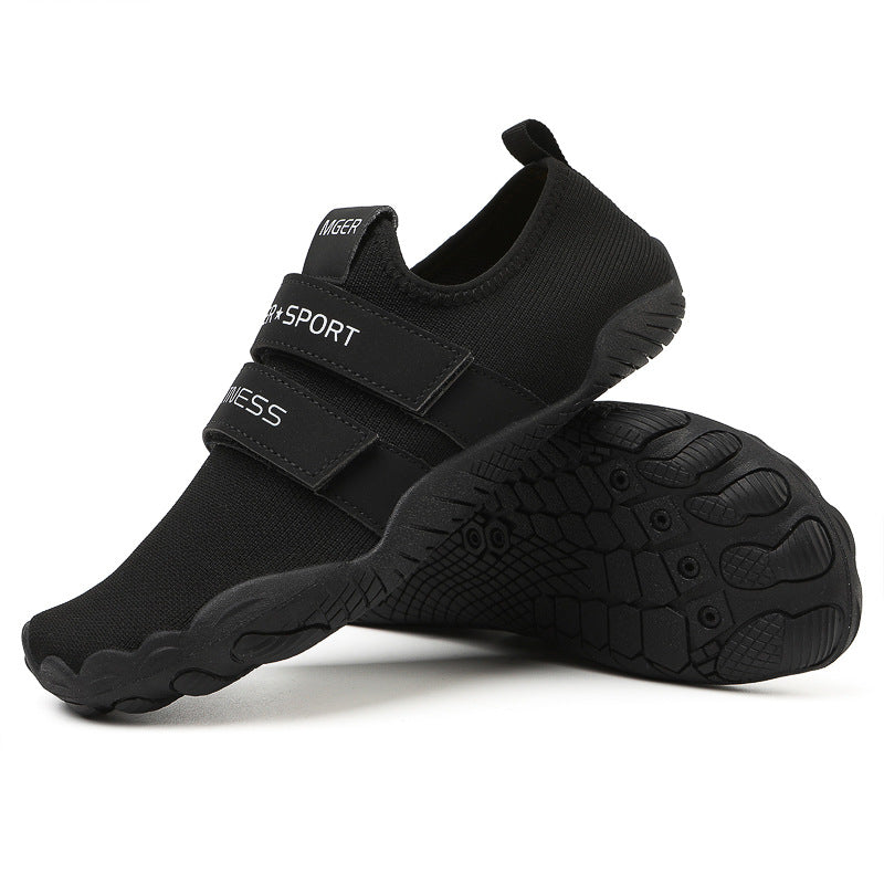 Scarpe da indoor per coppia Valstrend, sneaker traspiranti e antiscivolo, ideali per uso interno, con suola morbida e design confortevole.