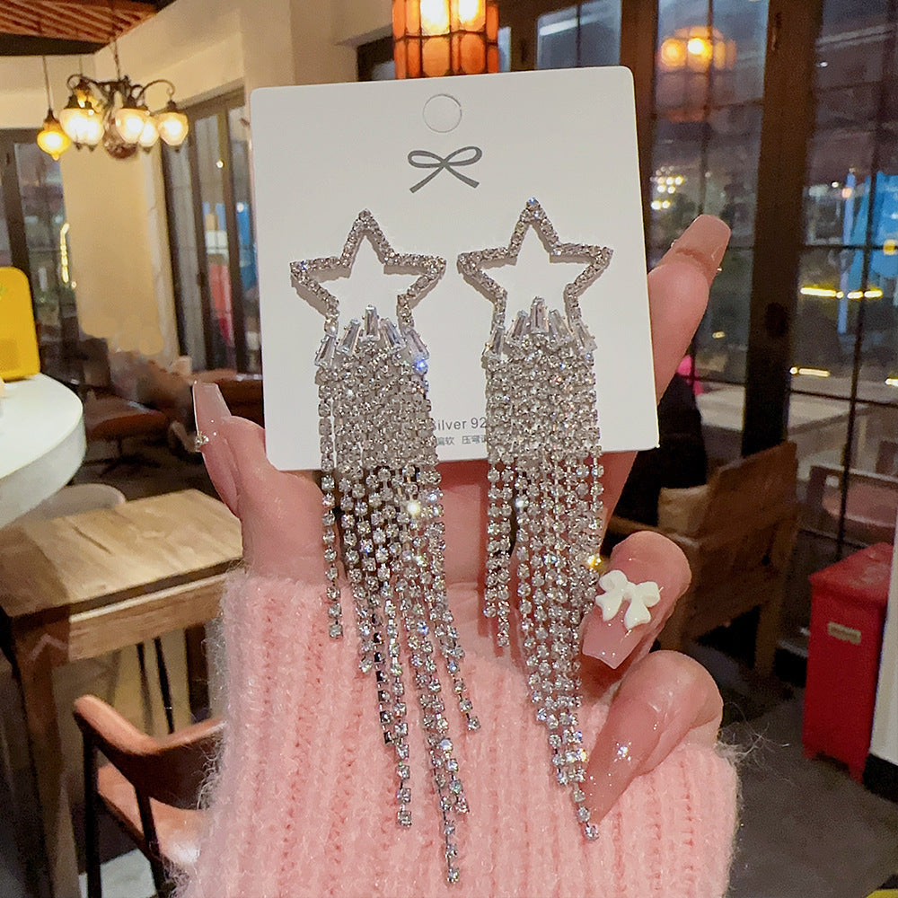 Orecchini in argento sterling con perle di lusso, design elegante e raffinato, perfetti per uno stile sofisticato e femminile.