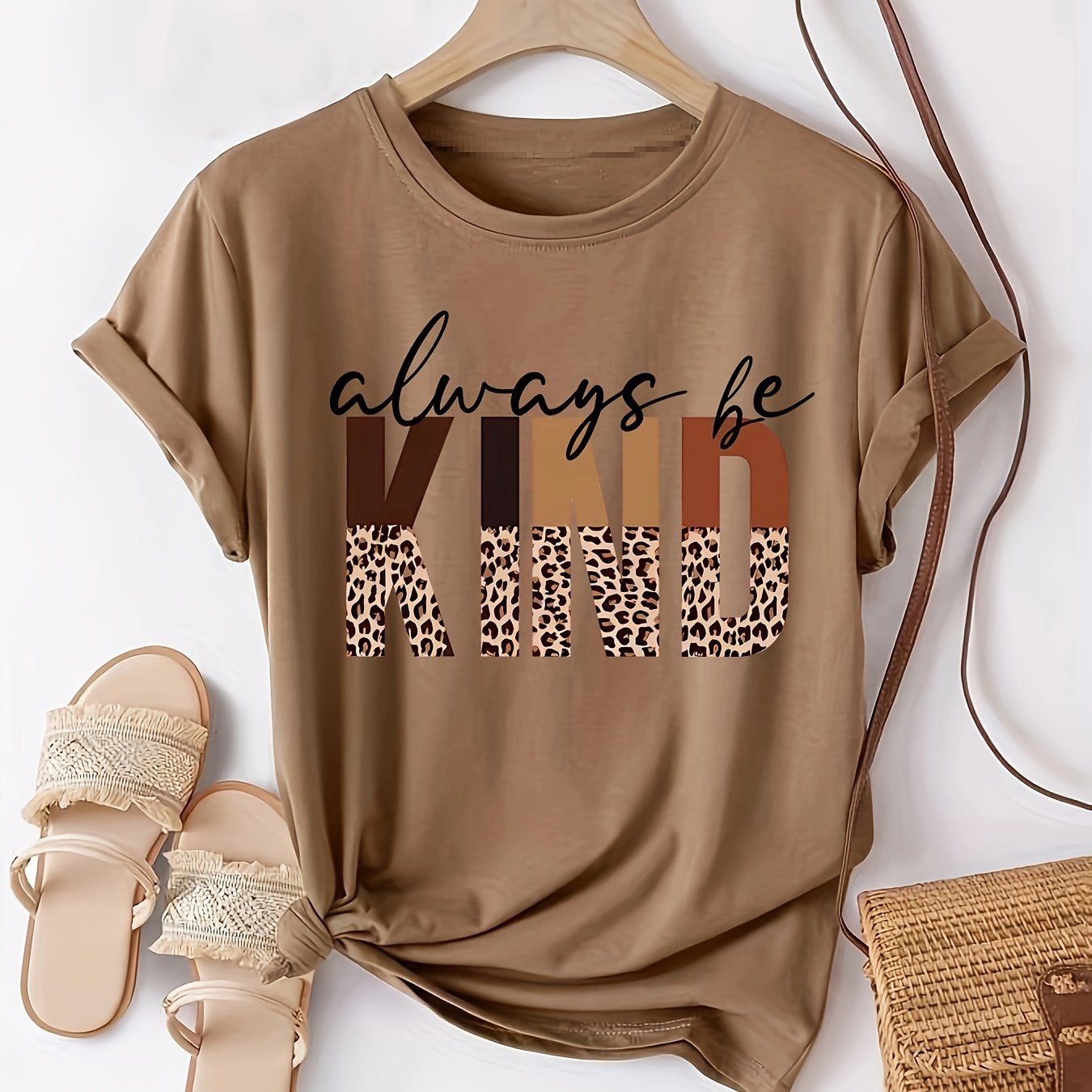 T-shirt da donna Valstrend in cotone con stampa Kind Print, maniche corte e collo rotondo, ideale per primavera ed estate.