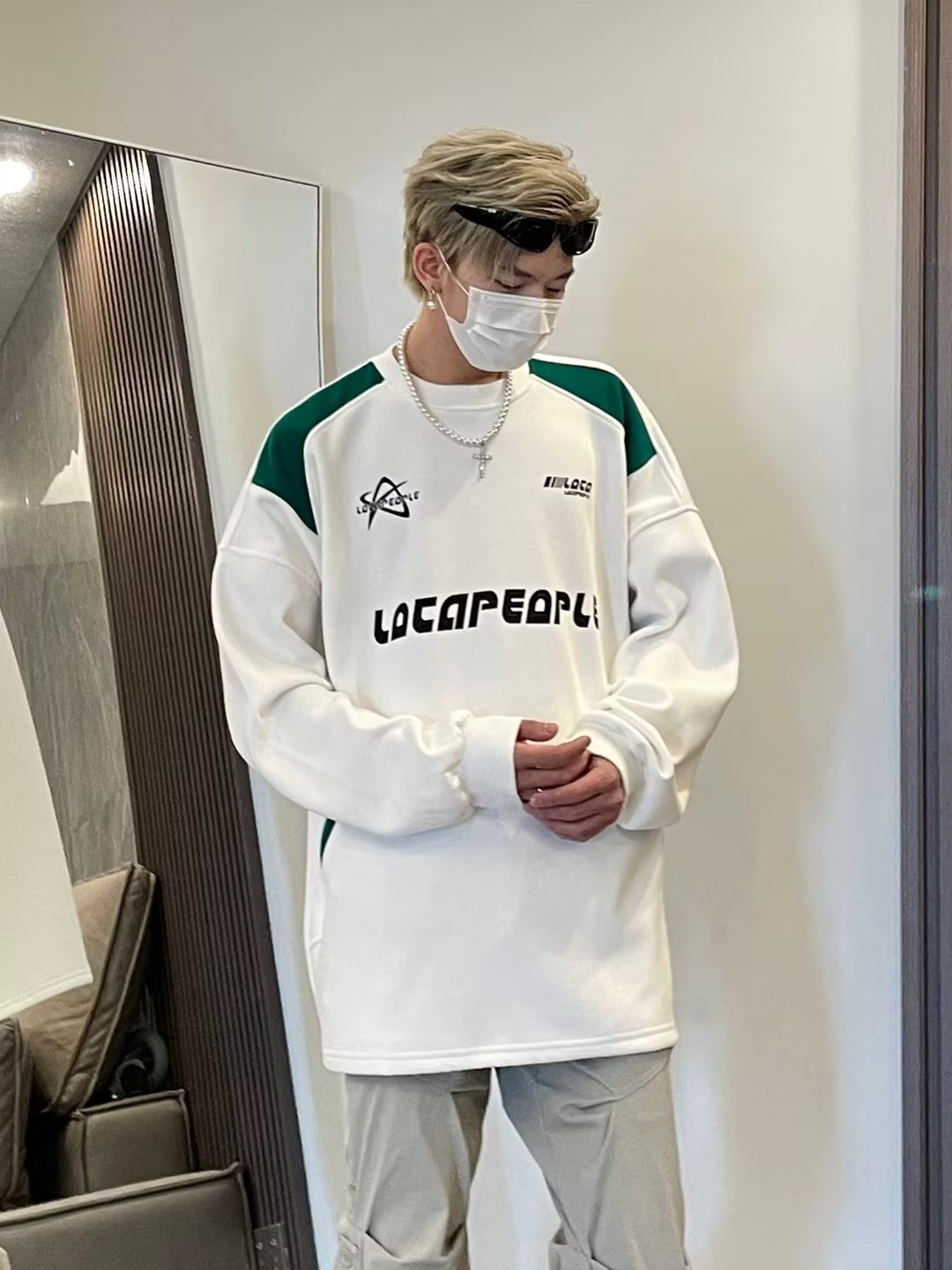 Maglione girocollo stile Harajuku, pullover casual Valstrend, tinta unita, morbido tessuto e taglio comodo.