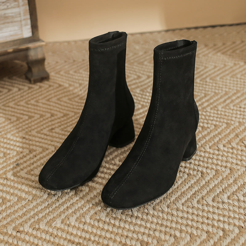 Stivaletti stivaletti skinny in camoscio con tacco alto e chunky di Valstrend shop, visibili in immagine.