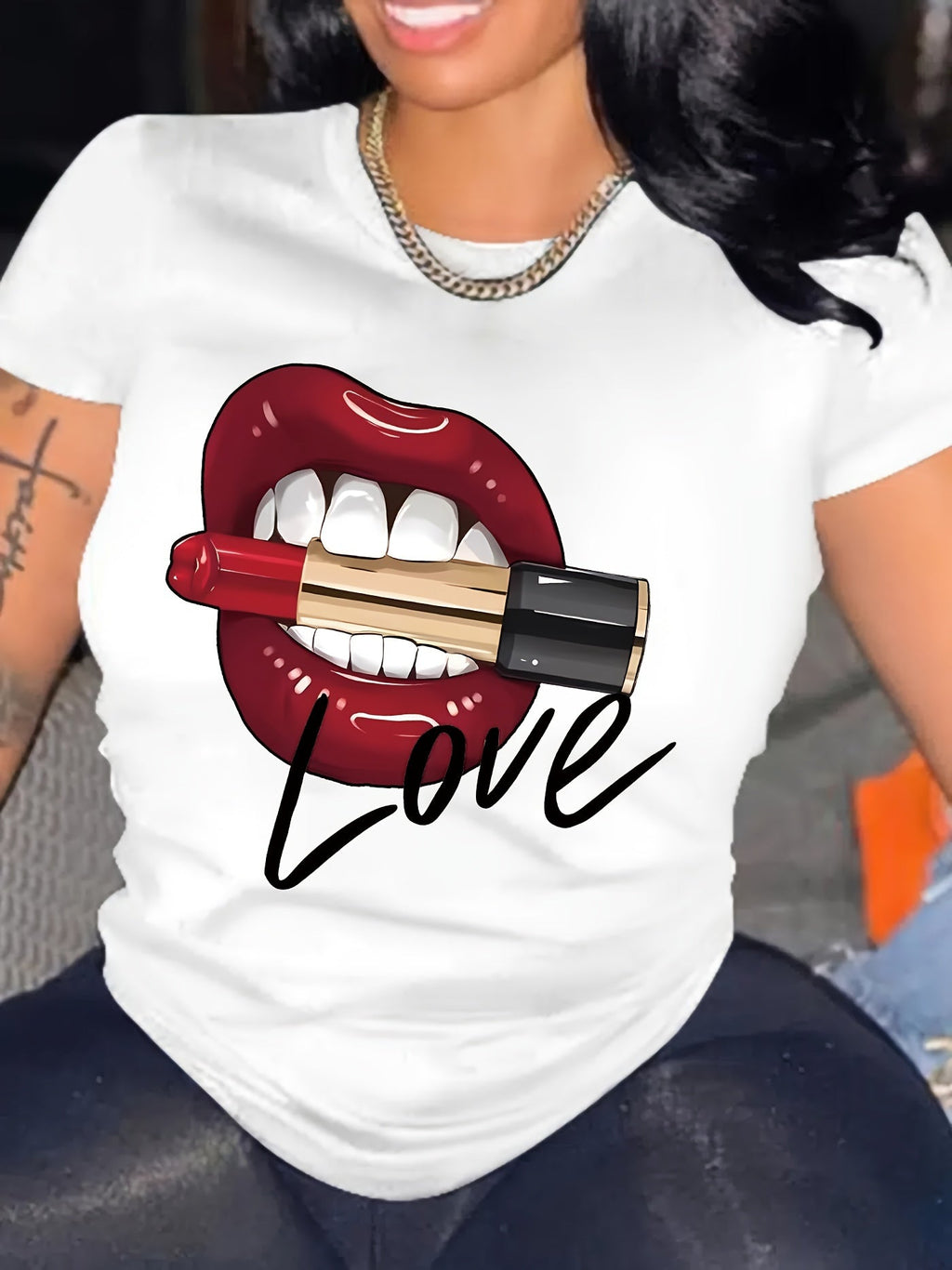 Maglietta casual a maniche corte con stampa di labbra e rossetto, T-shirt donna Valstrend, perfetta per primavera ed estate.