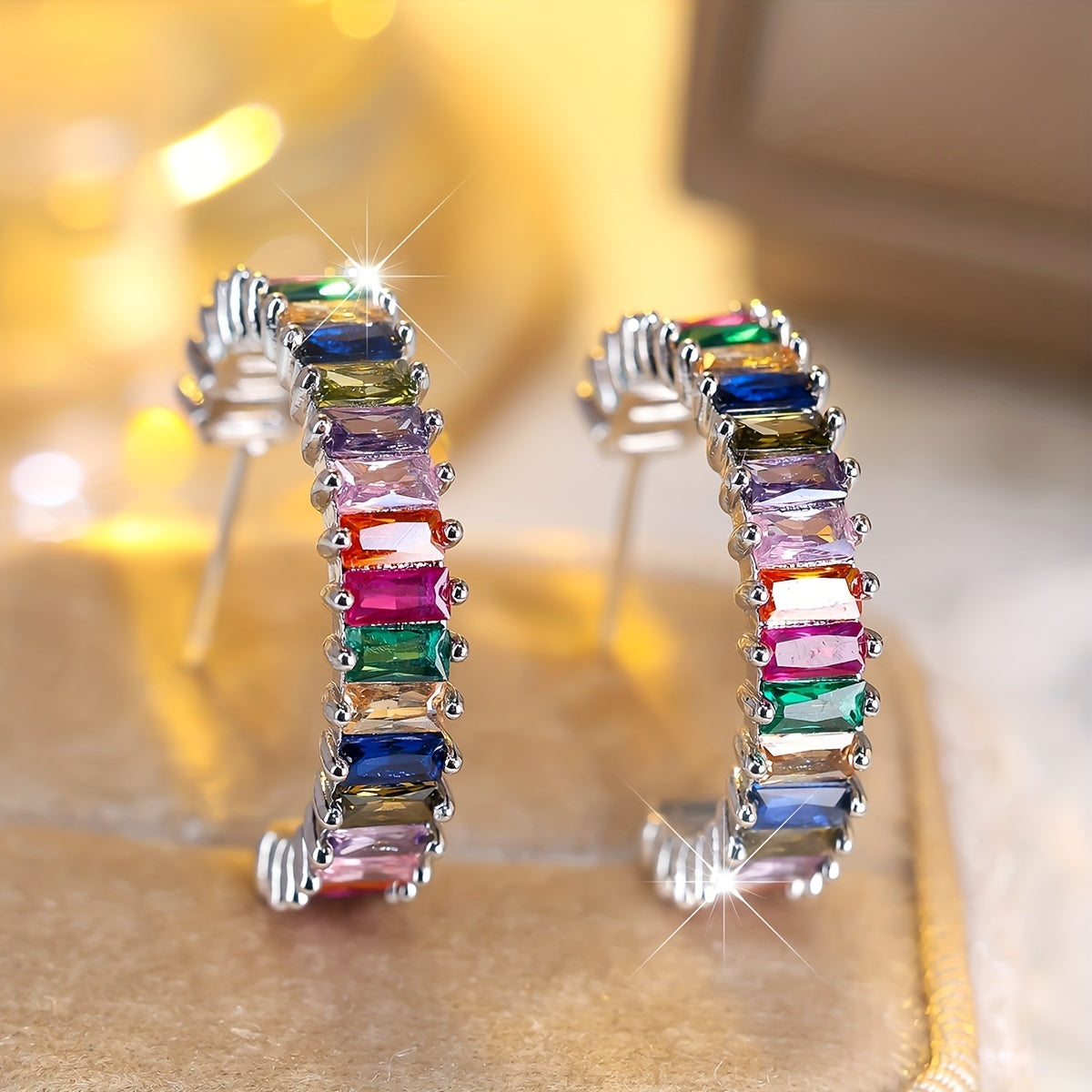 Orecchini a cerchio colorati in ottone lucido con zirconi, stile elegante e delicato, perfetti come regalo quotidiano femminile