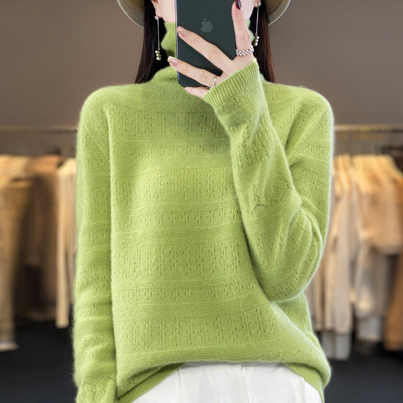 Maglione donna Valstrend in lana 100% con collo a pilone frontale, pronto in linea, morbido e caldo, vestibilità elegante.