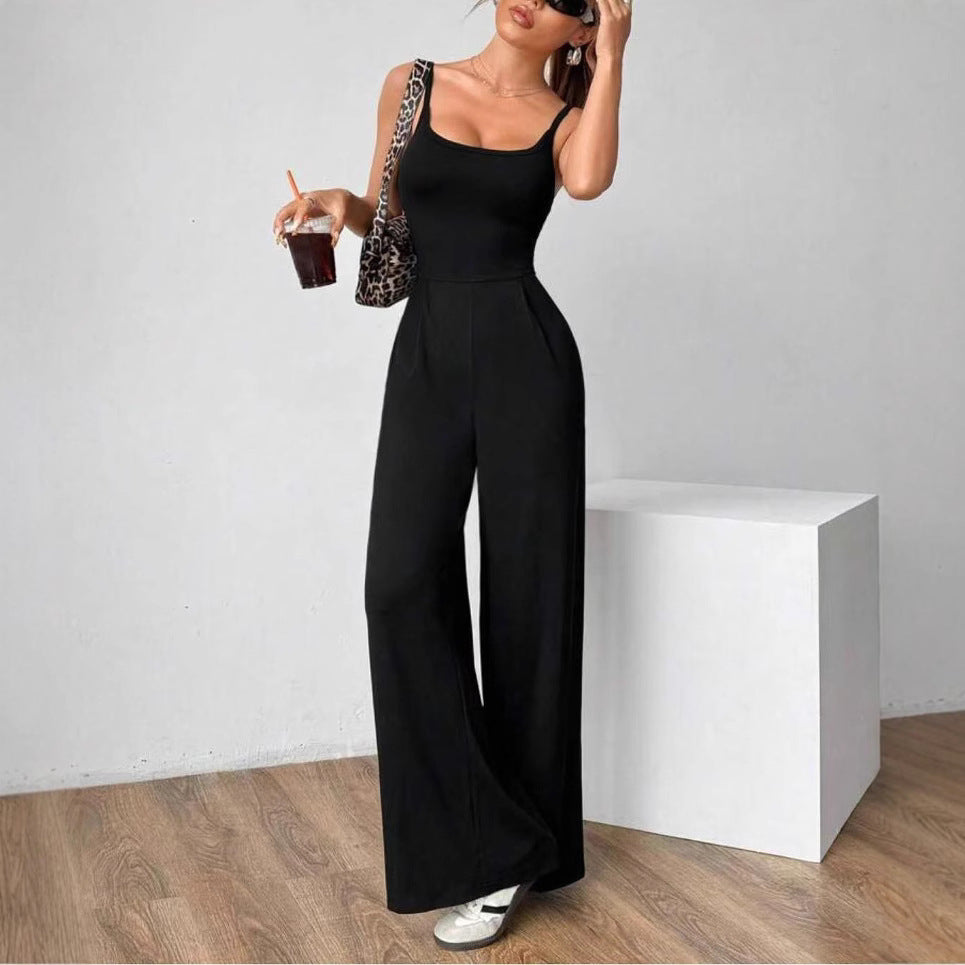 Completo jumpsuit senza schiena con cinturino incrociato Valstrend, stile casual e comodo, in tessuto leggero e elegante.