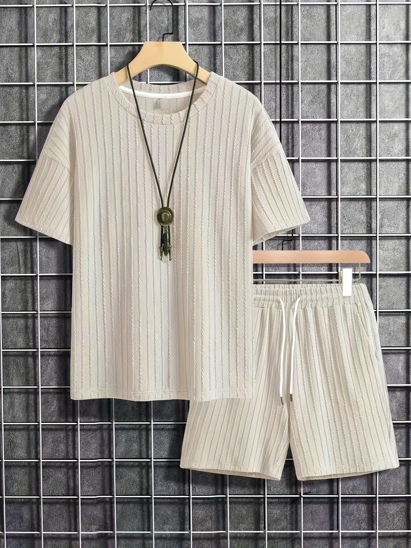 Shorts da uomo a tinta unita con maniche corte, stile casual in tessuto a maglia, marca Valstrend.