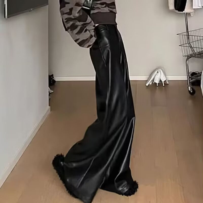Pantaloni donna a vita alta in pelle PU valstrend, pantaloni oversize con effetto cadente in nero.
