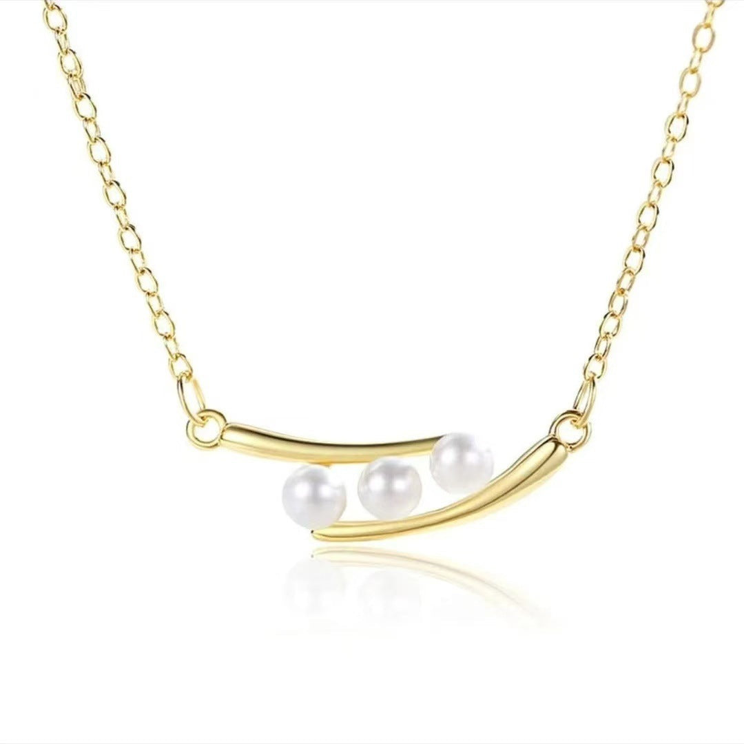 Collana di perle singola da donna di Valstrend, elegante e versatile, con perle lucide e stile raffinato.