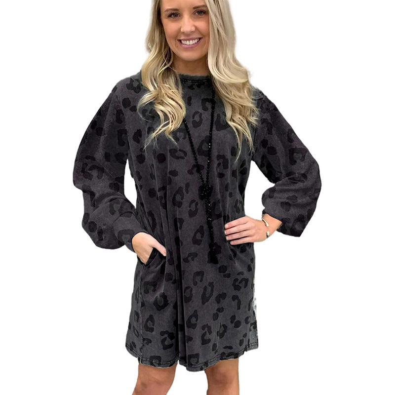 Vestito da donna Valstrend con felpa autunnale a maniche lunghe e stampa leopardata, con tasche frontali.