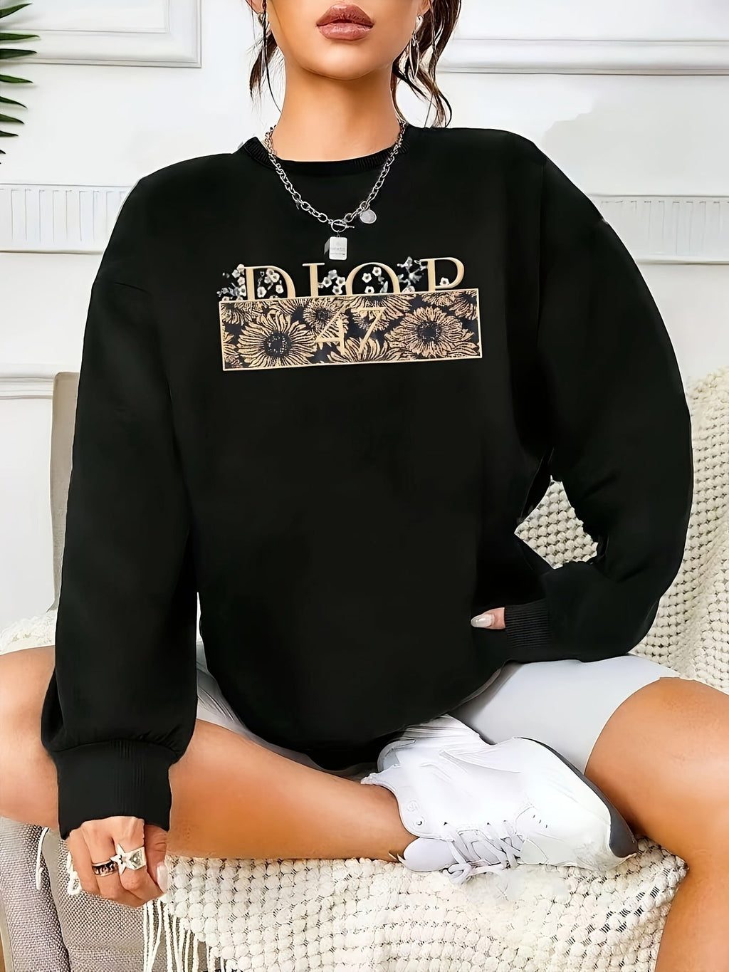 Maglione casual da donna Valstrend in poliestere, stampa cartone, maniche lunghe, tessuto stretch, design semplice con fiori e lettere.
