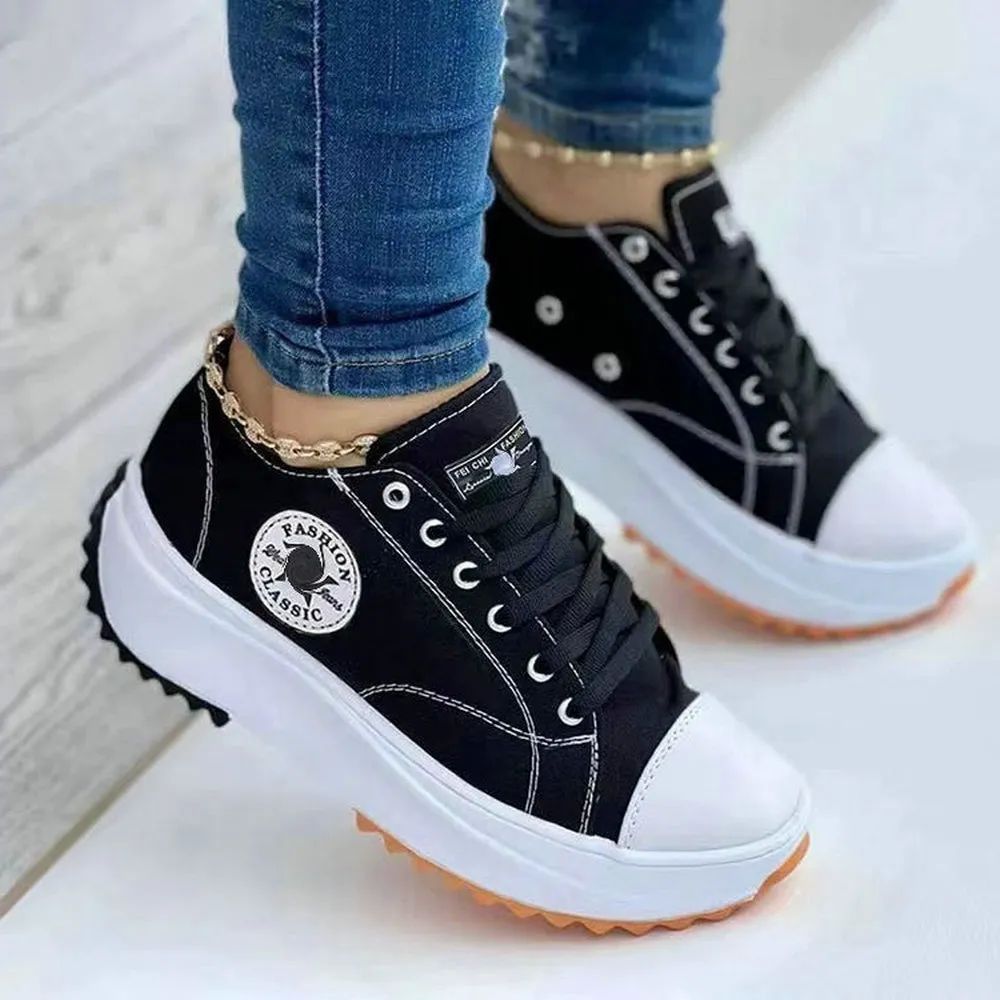 Scarpe da donna Speedy 2023classiche in tela bianca Valstrend, sneakers solide con design semplice e moderno.