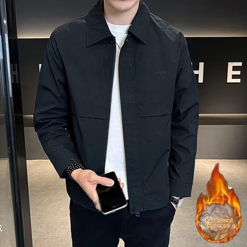 Giacca da lavoro minimalista Valstrend uomo con colletto, stile elegante e semplice, tessuto in tessuto resistente, vista frontale.