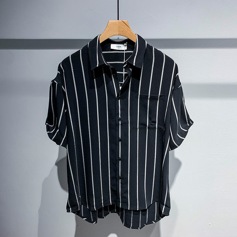 Camicia da uomo Valstrend in cotone, a maniche corte e righe larghe, vestibilità comoda e stile casual elegante.