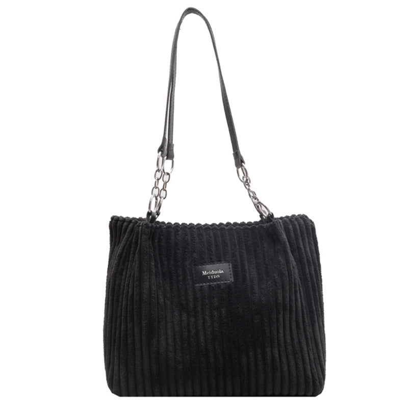Grande borsa a spalla autunno-inverno Valstrend, capiente e in stile selvaggio, perfetta per la stagione fredda e il look casual.