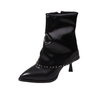 Stivali in pelle con nappe per donna, stile fashion, marca Valstrend Shop, visibili dettagli e design alla caviglia