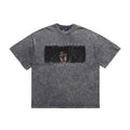 T-shirt a maniche corte retrò Valstrend, stampa distress e colori neutri, stile casual e vintage, vista frontale.