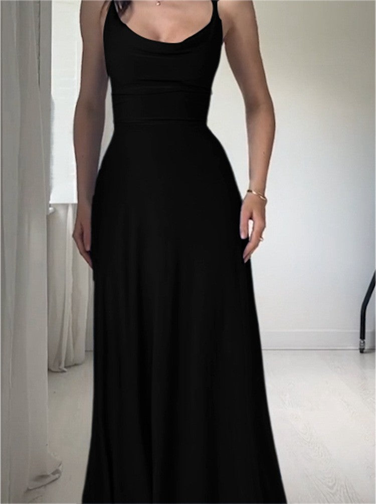 Vestito femminile Valstrend con bretelle, scollo basso, senza schiena e vestibilità slim, adatto a look eleganti e moderni.
