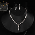 Set di collana e orecchini in zirconi Valstrend, elegante gioiello con pietre brillanti e design raffinato.
