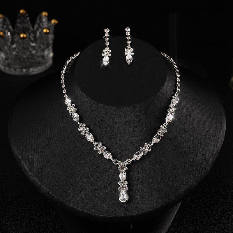 Set di collana e orecchini in zirconi Valstrend, elegante gioiello con pietre brillanti e design raffinato.