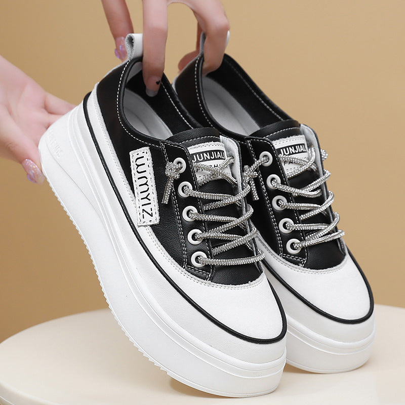 Scarpe bianche in pelle Valstrend con suola spessa, trasparente e stile casual, adatte a tutte le occasioni.