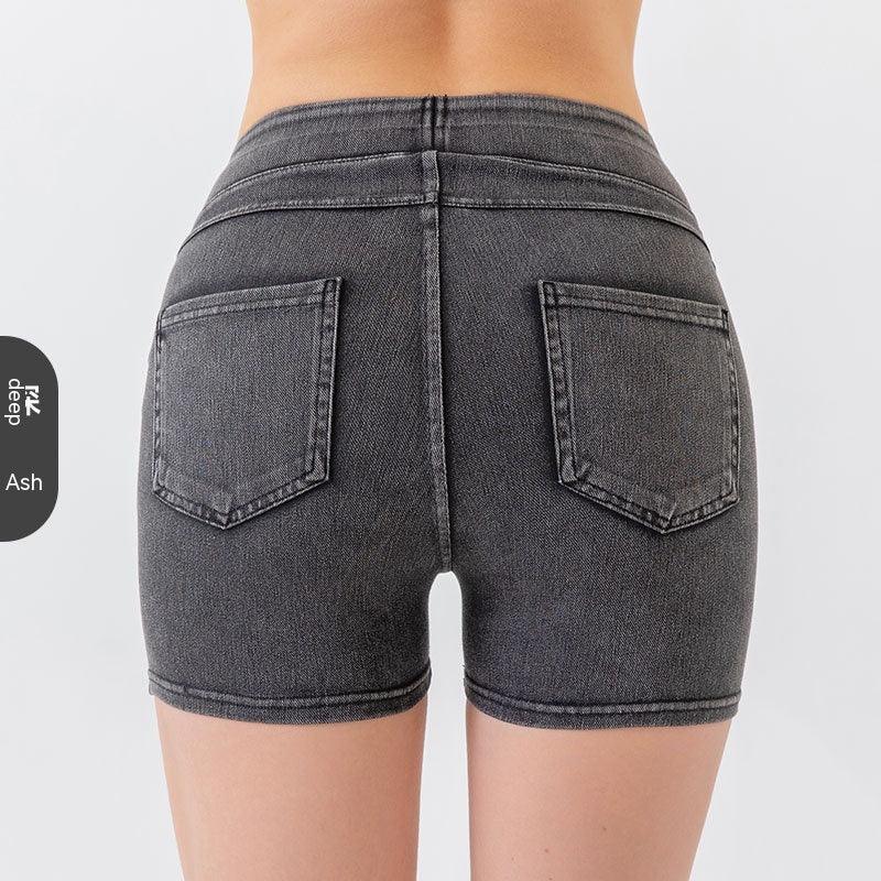 Shorts in denim yoga per donna di Valstrend, design per sollevare i fianchi, con vita alta e dettagli in tessuto comodo e elastico.