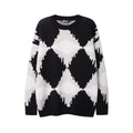 Maglione oversize stile street fry con look rilassato, colore neutro, indossato con cappello e pantaloni casual, marca Valstrend shop