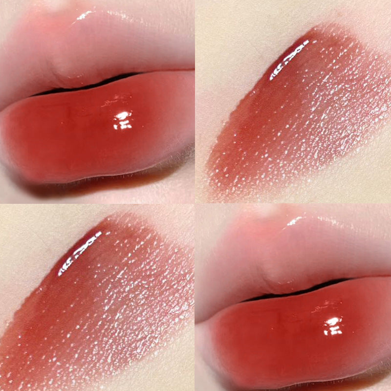 Lacca labbra Valstrend Pinkyfocus con confezione dorata, lucida e idratante, con formato a cubo e riflessi dorati.